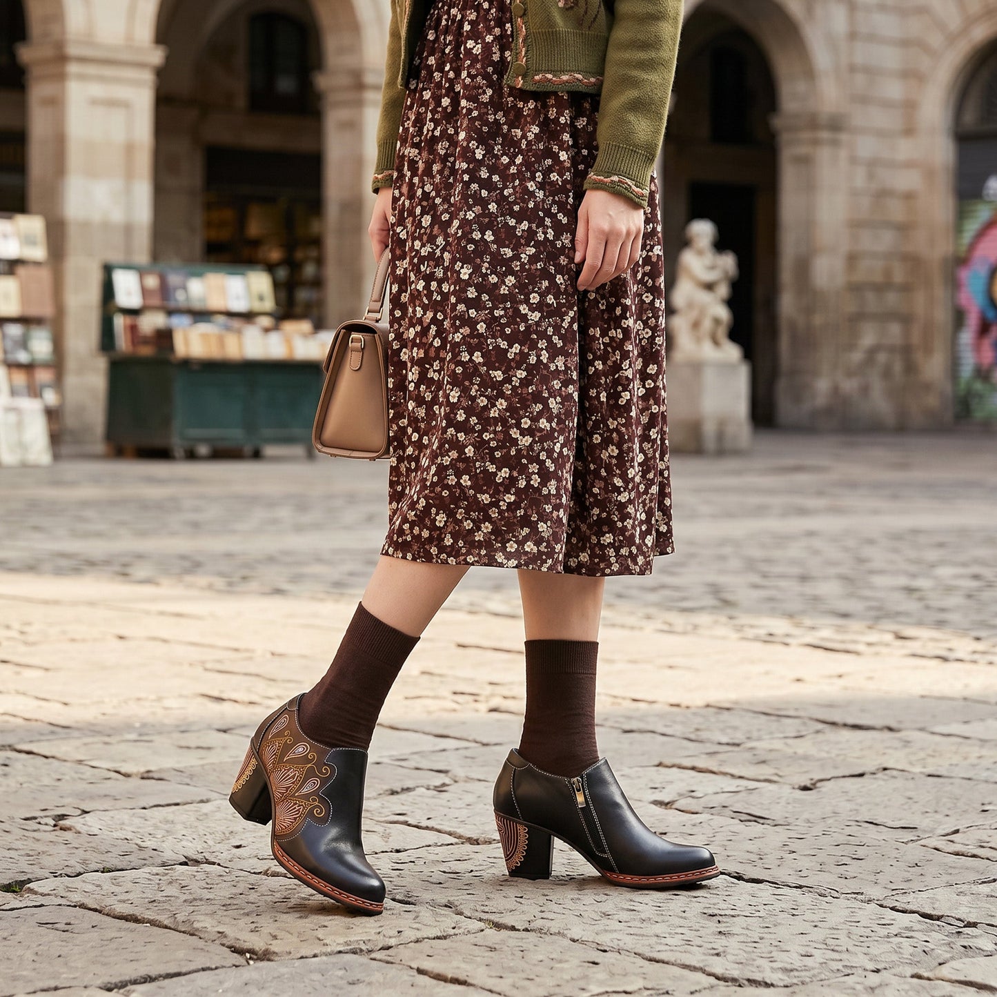 Retro Pattern Leather Zipper Pumps